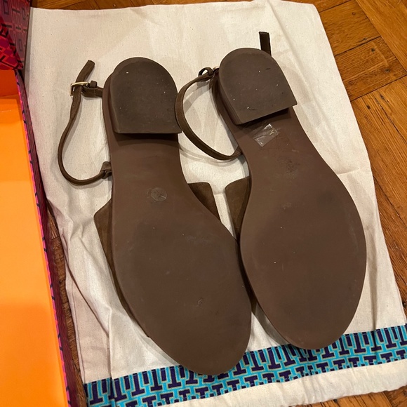 Tory Burch designer tan suede sandals with ankle strap - Picture 3 of 5